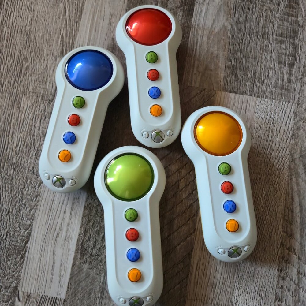 Microsoft Xbox 360 Scene It Lights Camera Action Game 4 Big Button Controllers - Picture 2 of 13